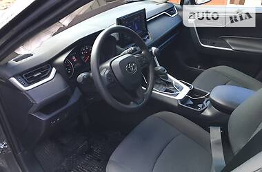 Позашляховик / Кросовер Toyota RAV4 2019 в Дніпрі