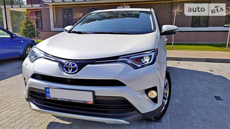 Позашляховик / Кросовер Toyota RAV4 2016 в 