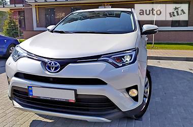 Позашляховик / Кросовер Toyota RAV4 2016 в 