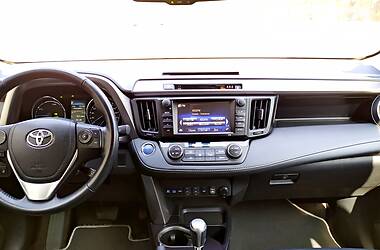 Позашляховик / Кросовер Toyota RAV4 2016 в 