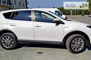 Позашляховик / Кросовер Toyota RAV4 2016 в 