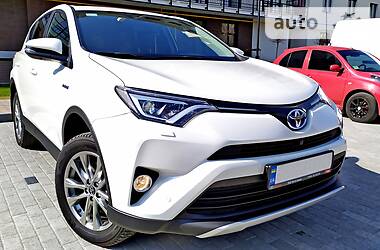 Позашляховик / Кросовер Toyota RAV4 2016 в 
