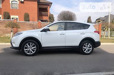 Позашляховик / Кросовер Toyota RAV4 2014 в 