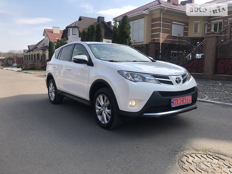 Позашляховик / Кросовер Toyota RAV4 2014 в 