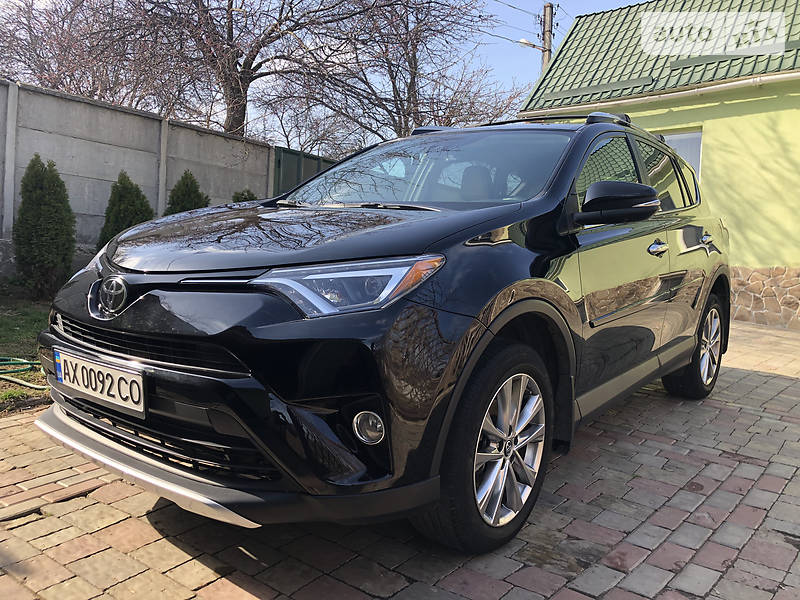 Позашляховик / Кросовер Toyota RAV4 2016 в 
