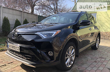 Позашляховик / Кросовер Toyota RAV4 2016 в 