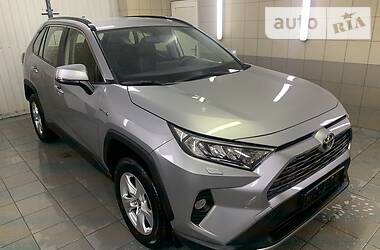 Позашляховик / Кросовер Toyota RAV4 2019 в 