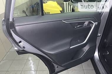 Позашляховик / Кросовер Toyota RAV4 2019 в 