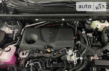 Позашляховик / Кросовер Toyota RAV4 2019 в 