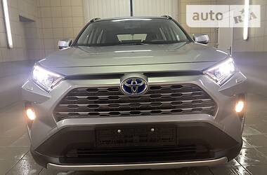 Позашляховик / Кросовер Toyota RAV4 2019 в 