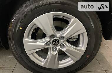Позашляховик / Кросовер Toyota RAV4 2019 в 