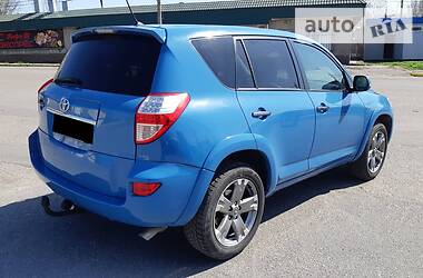 Внедорожник / Кроссовер Toyota RAV4 2010 в 