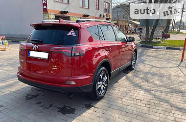 Позашляховик / Кросовер Toyota RAV4 2017 в 