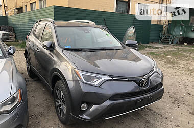 Позашляховик / Кросовер Toyota RAV4 2016 в 
