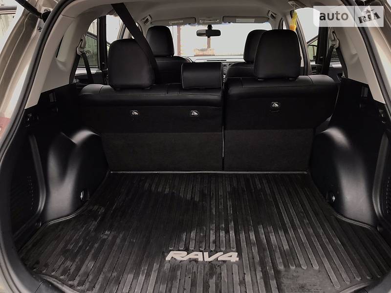 Позашляховик / Кросовер Toyota RAV4 2014 в Умані
