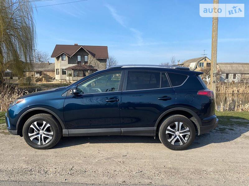 Позашляховик / Кросовер Toyota RAV4 2017 в Києві