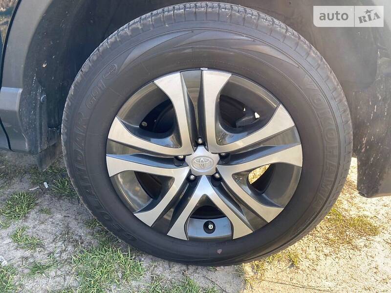Позашляховик / Кросовер Toyota RAV4 2017 в Києві