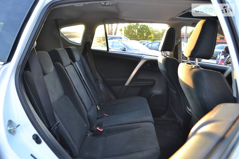Позашляховик / Кросовер Toyota RAV4 2013 в Харкові
