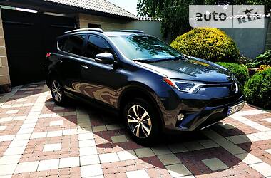 Позашляховик / Кросовер Toyota RAV4 2018 в 