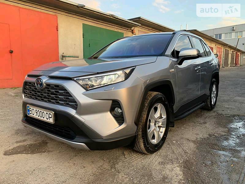 Позашляховик / Кросовер Toyota RAV4 2019 в 