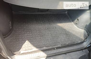 Позашляховик / Кросовер Toyota RAV4 2006 в 