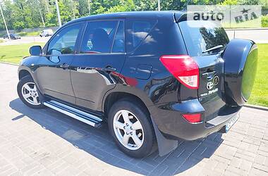 Позашляховик / Кросовер Toyota RAV4 2006 в 