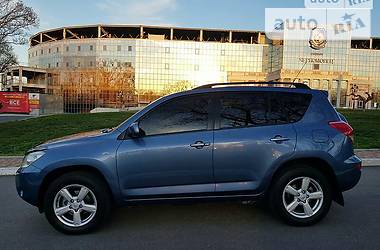Позашляховик / Кросовер Toyota RAV4 2008 в 