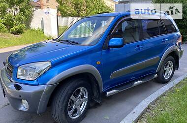 Позашляховик / Кросовер Toyota RAV4 2004 в 