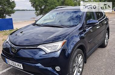 Позашляховик / Кросовер Toyota RAV4 2016 в 