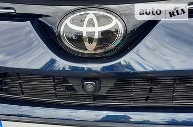 Позашляховик / Кросовер Toyota RAV4 2016 в 