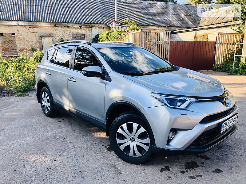 Позашляховик / Кросовер Toyota RAV4 2017 в 