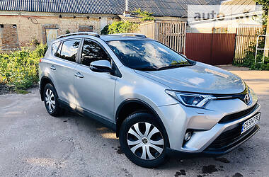 Позашляховик / Кросовер Toyota RAV4 2017 в 
