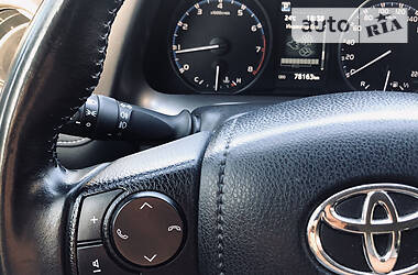 Позашляховик / Кросовер Toyota RAV4 2017 в 