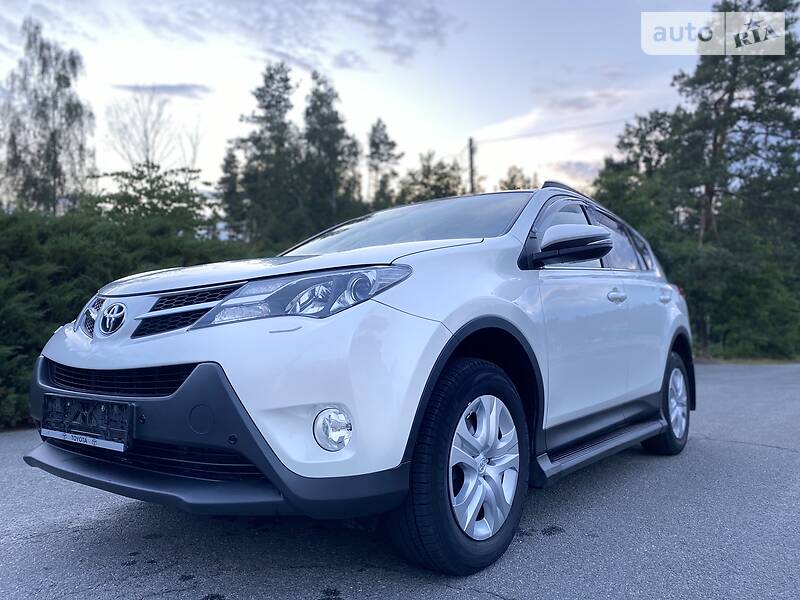 Позашляховик / Кросовер Toyota RAV4 2014 в Малині