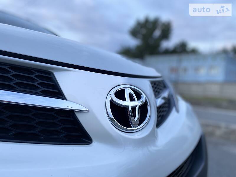 Позашляховик / Кросовер Toyota RAV4 2014 в Малині