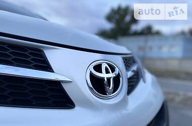 Внедорожник / Кроссовер Toyota RAV4 2014 в Малине