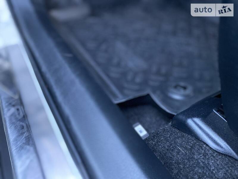 Позашляховик / Кросовер Toyota RAV4 2014 в Малині