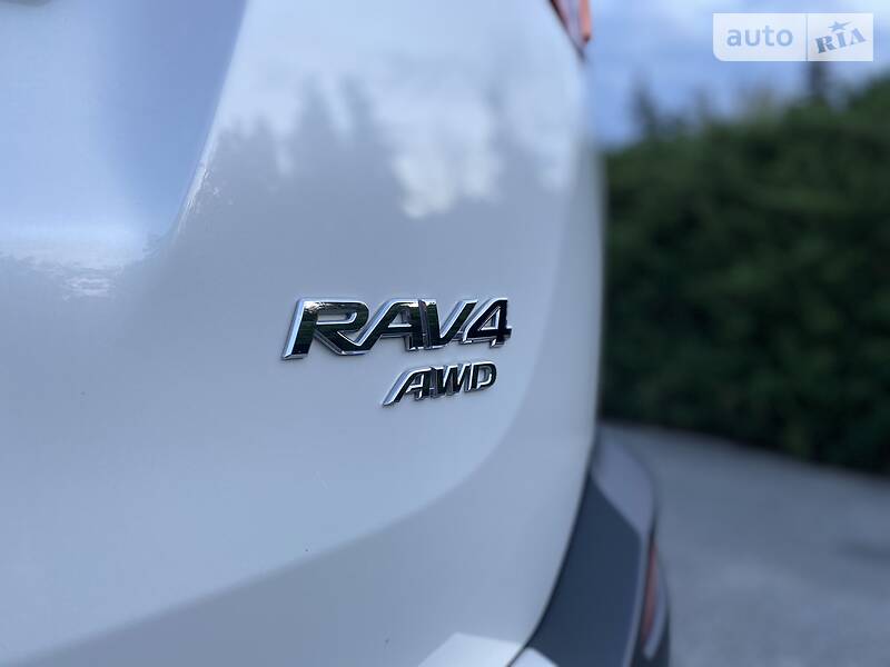 Позашляховик / Кросовер Toyota RAV4 2014 в Малині