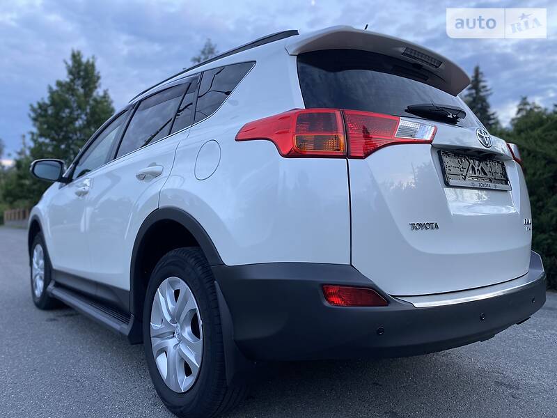 Позашляховик / Кросовер Toyota RAV4 2014 в Малині