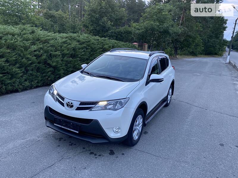 Позашляховик / Кросовер Toyota RAV4 2014 в Малині