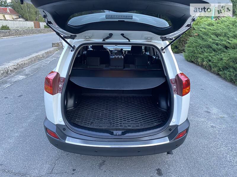 Позашляховик / Кросовер Toyota RAV4 2014 в Малині