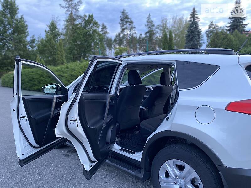 Позашляховик / Кросовер Toyota RAV4 2014 в Малині