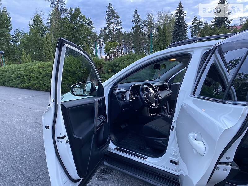 Позашляховик / Кросовер Toyota RAV4 2014 в Малині