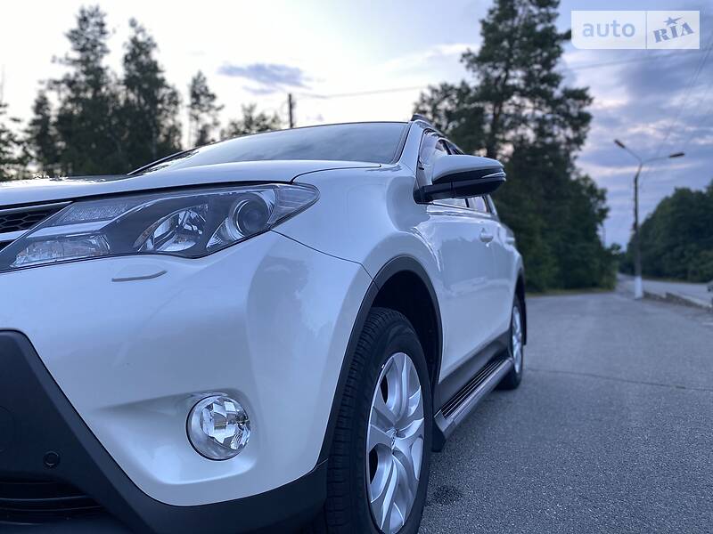 Позашляховик / Кросовер Toyota RAV4 2014 в Малині