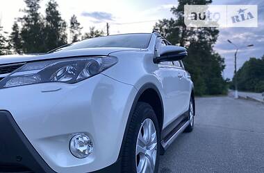 Внедорожник / Кроссовер Toyota RAV4 2014 в Малине