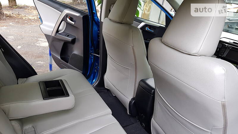 Позашляховик / Кросовер Toyota RAV4 2016 в Дніпрі