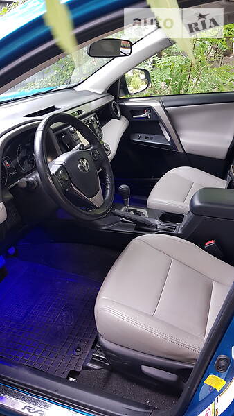 Позашляховик / Кросовер Toyota RAV4 2016 в Дніпрі
