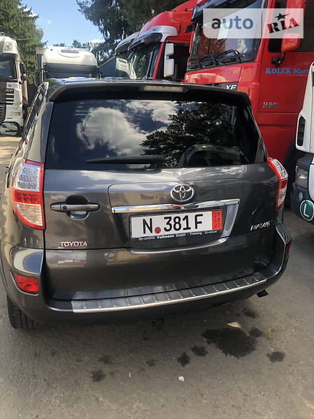 Позашляховик / Кросовер Toyota RAV4 2010 в Хусті