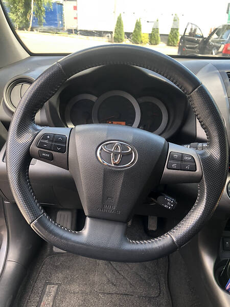 Позашляховик / Кросовер Toyota RAV4 2010 в Хусті