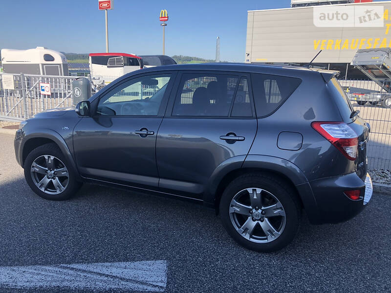 Позашляховик / Кросовер Toyota RAV4 2010 в Хусті